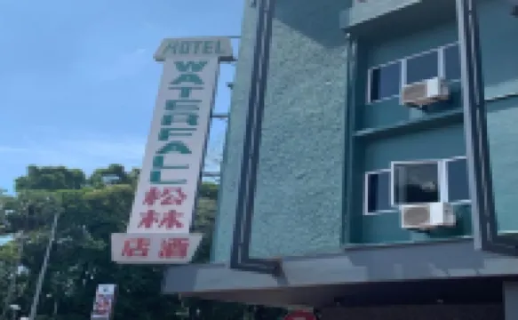 ホテル ウォーターフォール Arulmigu Balathandayuthapani Temple周辺のホテル