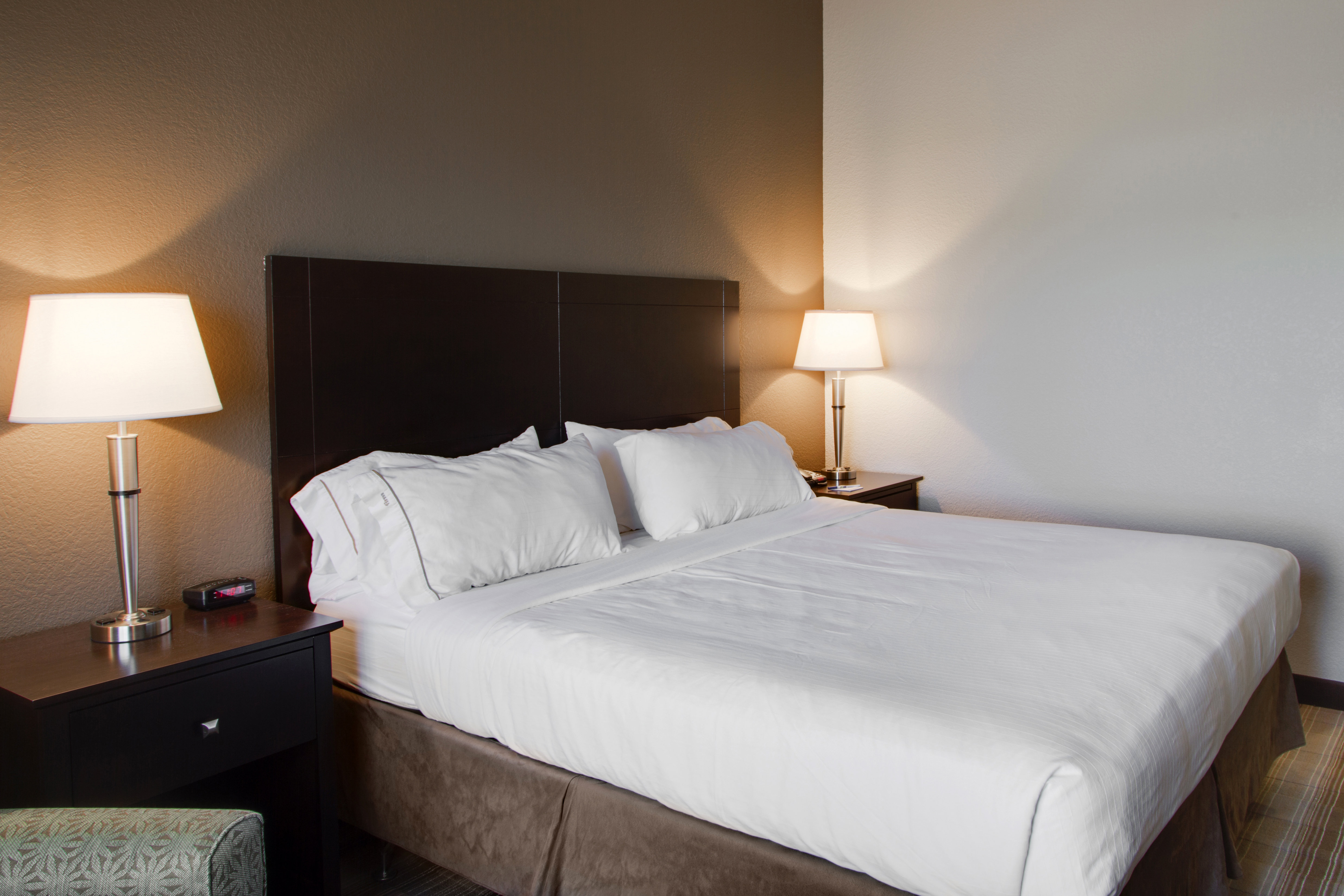 Holiday Inn Express & Suites Nevada, an Ihg Hotel