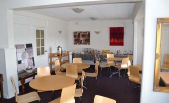 a dining room with several tables and chairs arranged for a group of people to enjoy a meal together at Barossa Gateway Motel