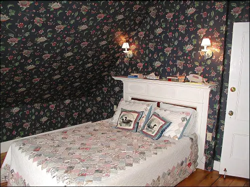 Central House Inn - Inns