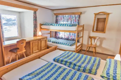 Hotel Bernina Hospiz Отели в г. 