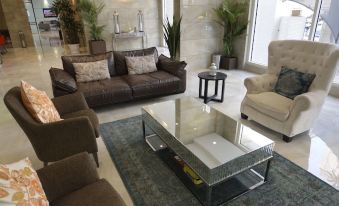 Leaders Plaza Apartments