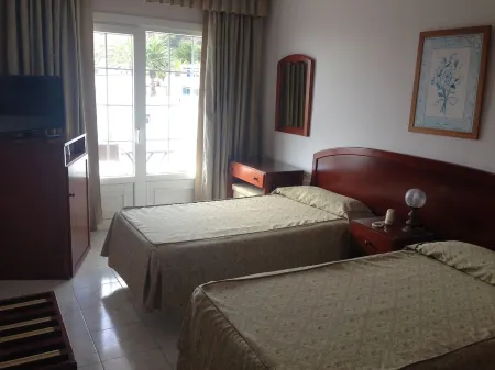 Hotel Boomerang Отели рядом с достопримечательностью «Playa del Verodal»