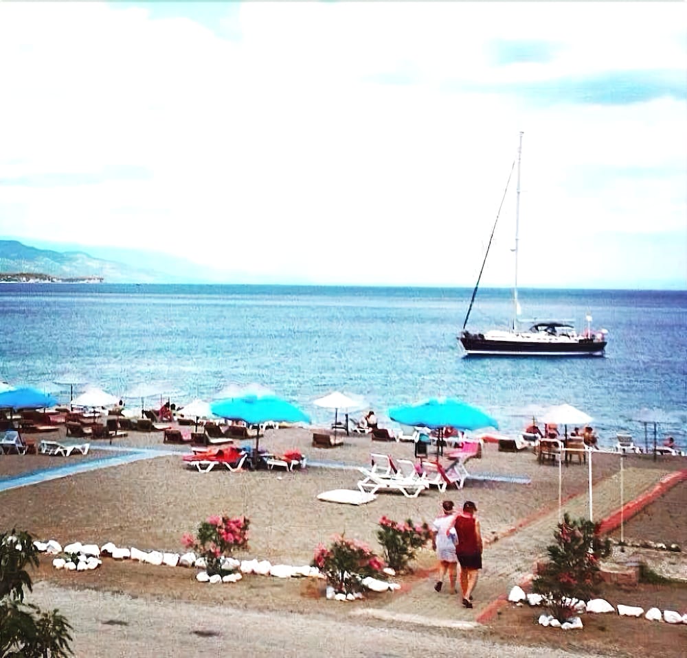 Assos Kadırga Otel