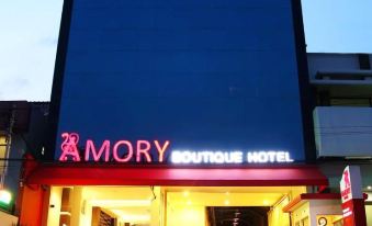 4. Amory Bo..