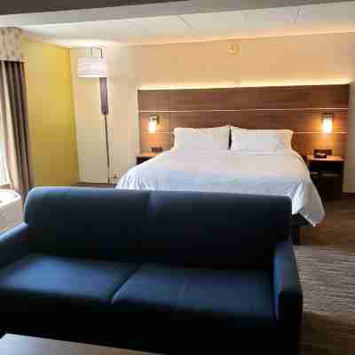 Holiday Inn Express Edgewood-Aberdeen-Bel Air Rooms