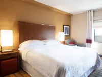 Four Points by Sheraton Winnipeg South Hotels near Fort Gary