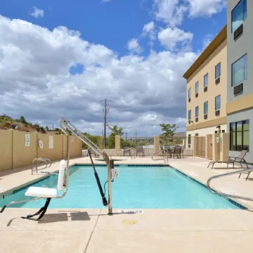 Holiday Inn Express & Suites GLOBE by IHG