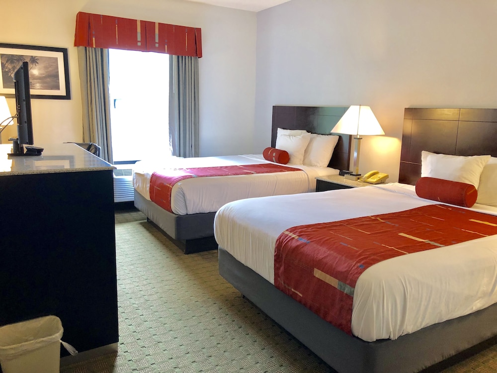 Days Inn & Suites by Wyndham Lakeland