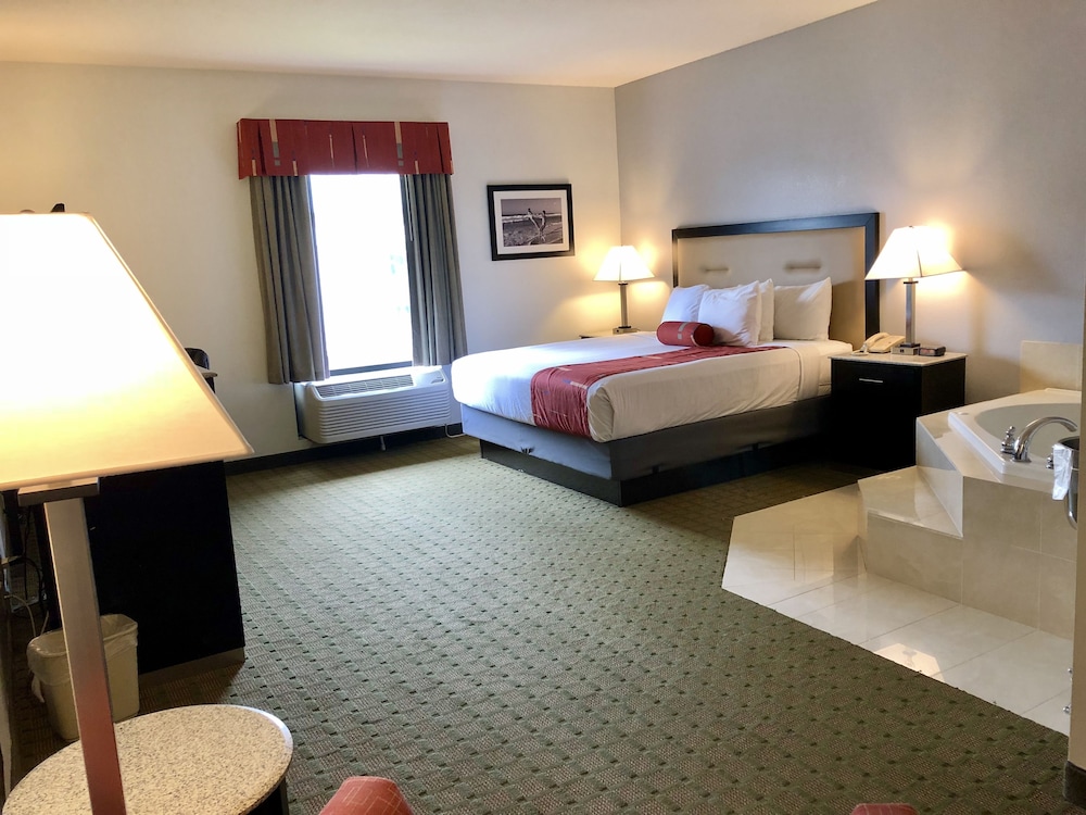 Days Inn & Suites by Wyndham Lakeland