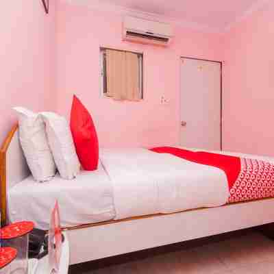 13471 Hotel HomeStay Rooms