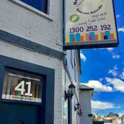Hobart's Accommodation & Hostel Hotel Exterior