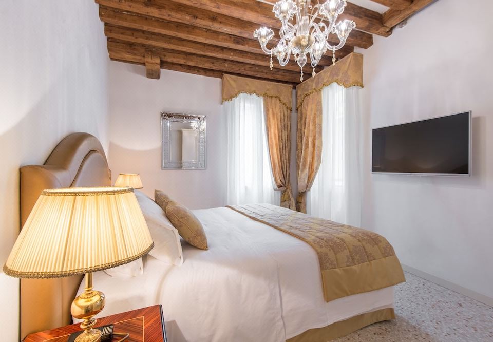 San Teodoro Palace - Luxury Apartments-Venice Updated 2022 Room  Price-Reviews & Deals | Trip.com