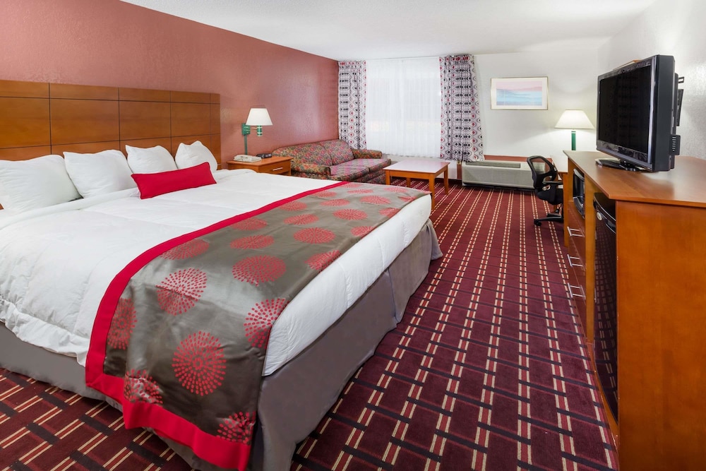 Ramada Hotel & Conference Center by Wyndham Medford