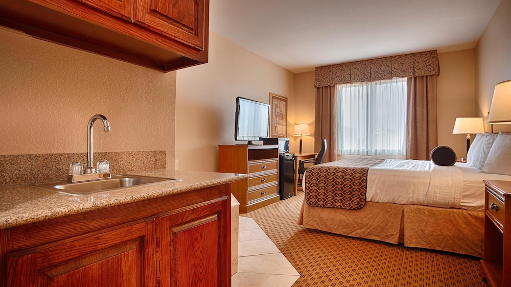 Best Western South Plains Inn & Suites