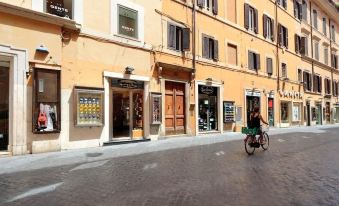 Lovely Home Spanish Steps with Balcony