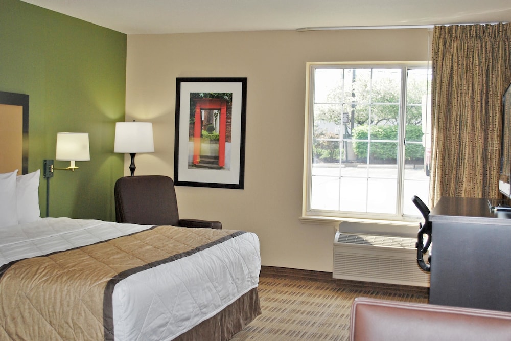 Extended Stay America Suites - Kansas City - Country Club Plaza