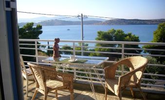 House with 3 Bedrooms in Steno, Ile de Salamine, with Wonderful Sea VI