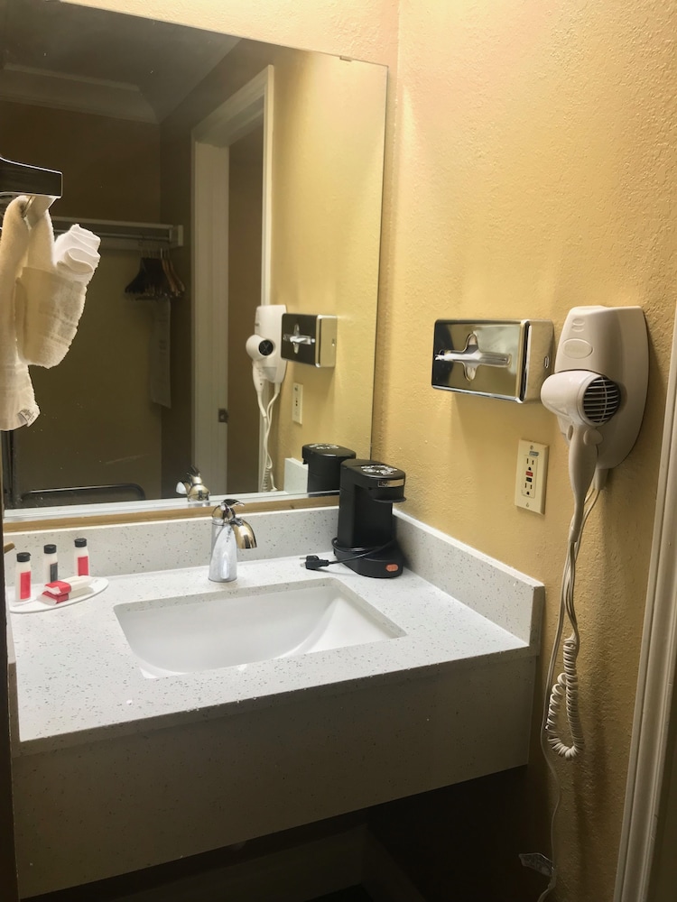 Days Inn by Wyndham San Antonio Airport