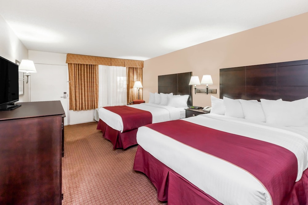 Ramada by Wyndham Grayling Hotel & Conference Center