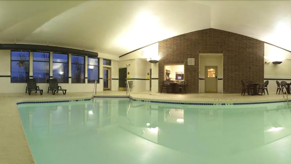 Holiday Inn Express Hotel & Suites Fort Atkinson, an Ihg Hotel