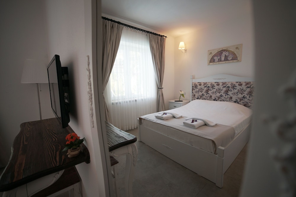 Tarcin Alacati Otel - Adults Only