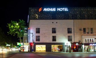 Avenue Hotel - Housity