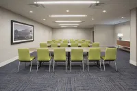 Holiday Inn Express & Suites Yorkville Hotel a Bristol Township