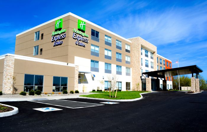 Holiday Inn Express & Suites OSWEGO by IHG
