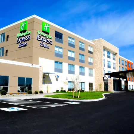 Holiday Inn Express & Suites OSWEGO by IHG