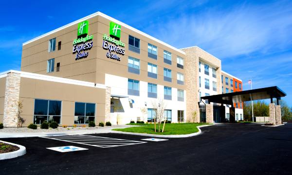 Holiday Inn Express & Suites Oswego by IHG