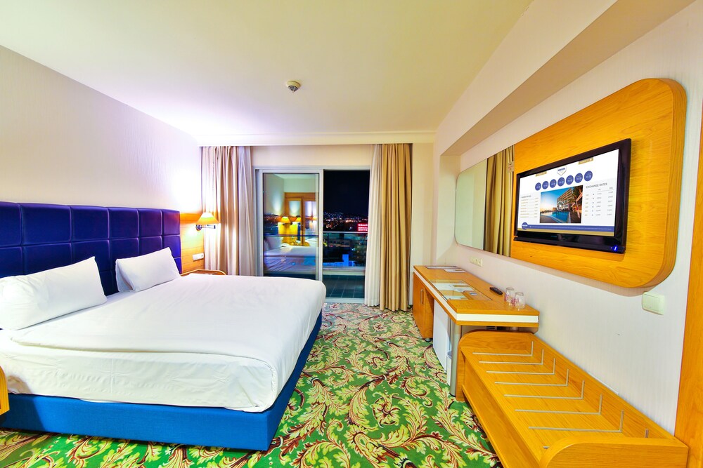 Marina Hotel & Suites Kusadasi