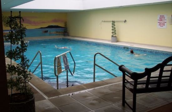 hotels in oxford al with indoor pool