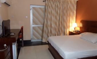 Excellence Hotel - Housity