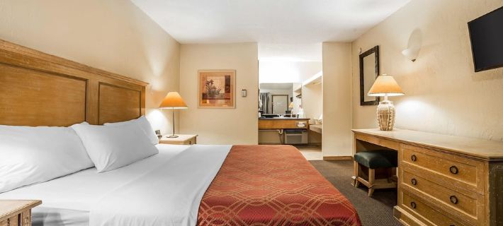 Econo Lodge Inn & Suites Kalispell - Glacier National Park Gateway Hotel di Kalispell