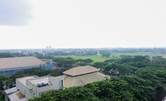 Minimalist Studio Tree Park Apartment Near Ice BSD