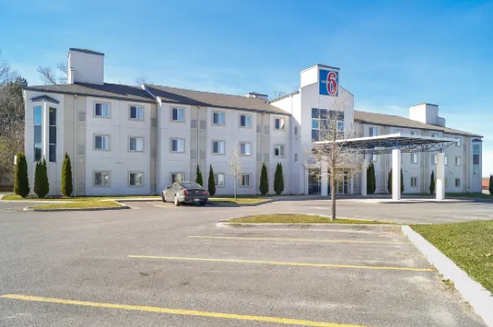 Motel 6 Peterborough, on
