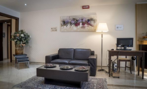 Suites & Residence Hotel