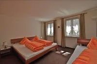 Gasthaus Skiklub Hotels near Gütsch-Express