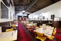 Glenmore Tavern Hotels in The Caves