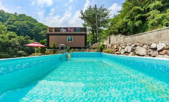 Gyeongju Rosso House Pension (Spa)