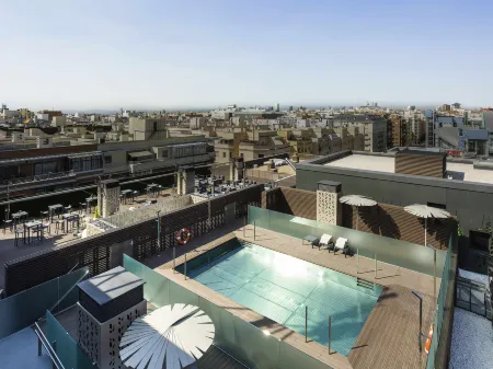 Novotel Madrid Center Отели рядом с достопримечательностью «Королевский ботанический сад Мадрида»