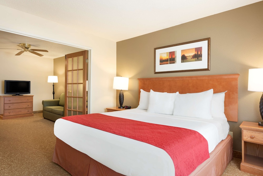 Country Inn & Suites by Radisson, Davenport, IA