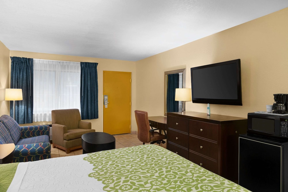 Days Inn by Wyndham N Orlando/Casselberry