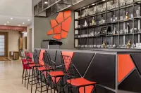 Ramada by Wyndham Van - Bar