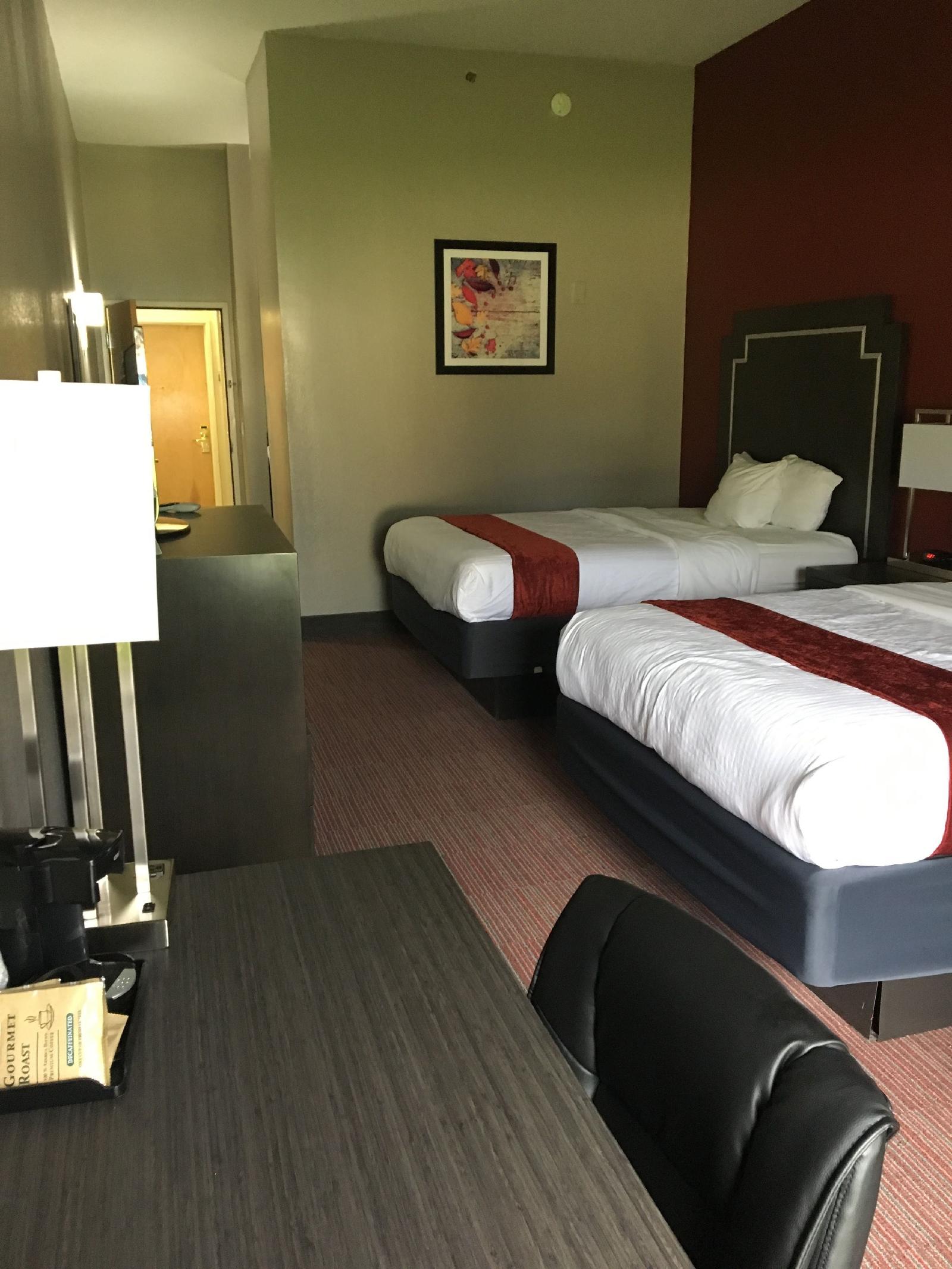 Days Inn & Suites by Wyndham Murfreesboro