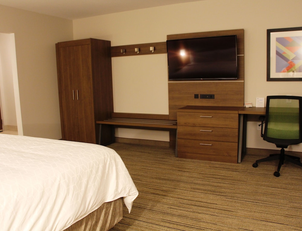 Holiday Inn Express & Suites Phoenix - Airport North, an Ihg Hotel