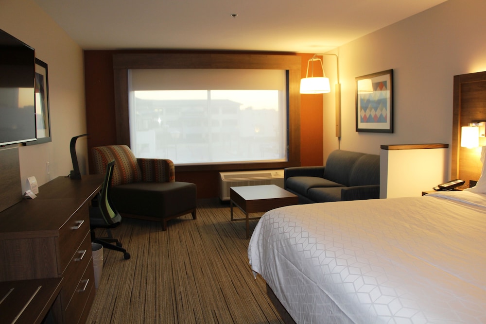 Holiday Inn Express & Suites Phoenix - Airport North, an Ihg Hotel