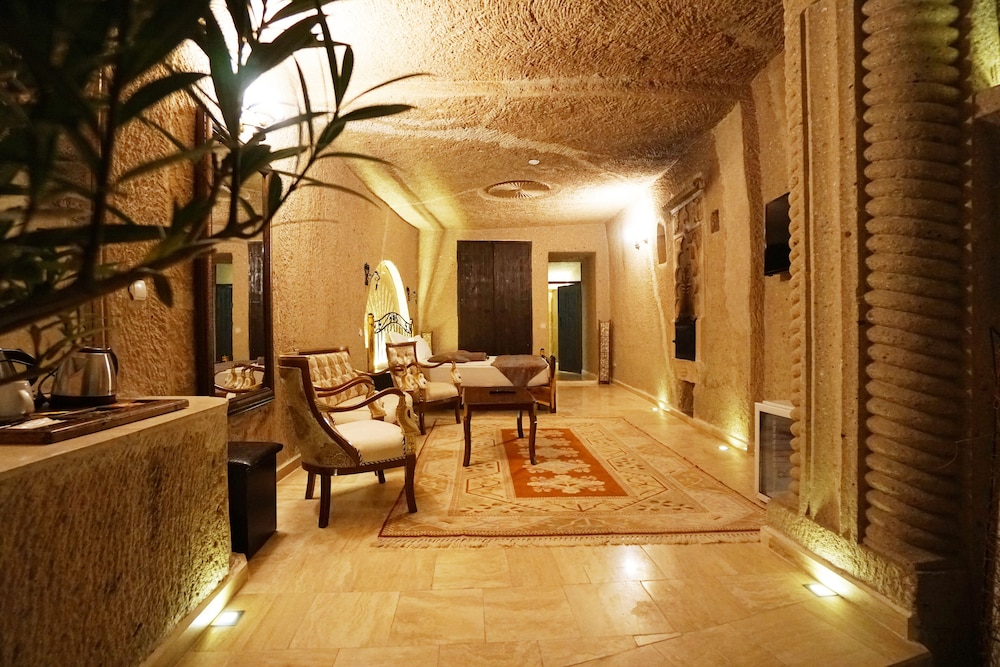 Roma Cave Suite