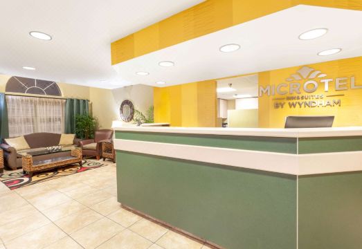 마이크로텔 인 앤드 스위트 바이 윈덤 걸프쇼스